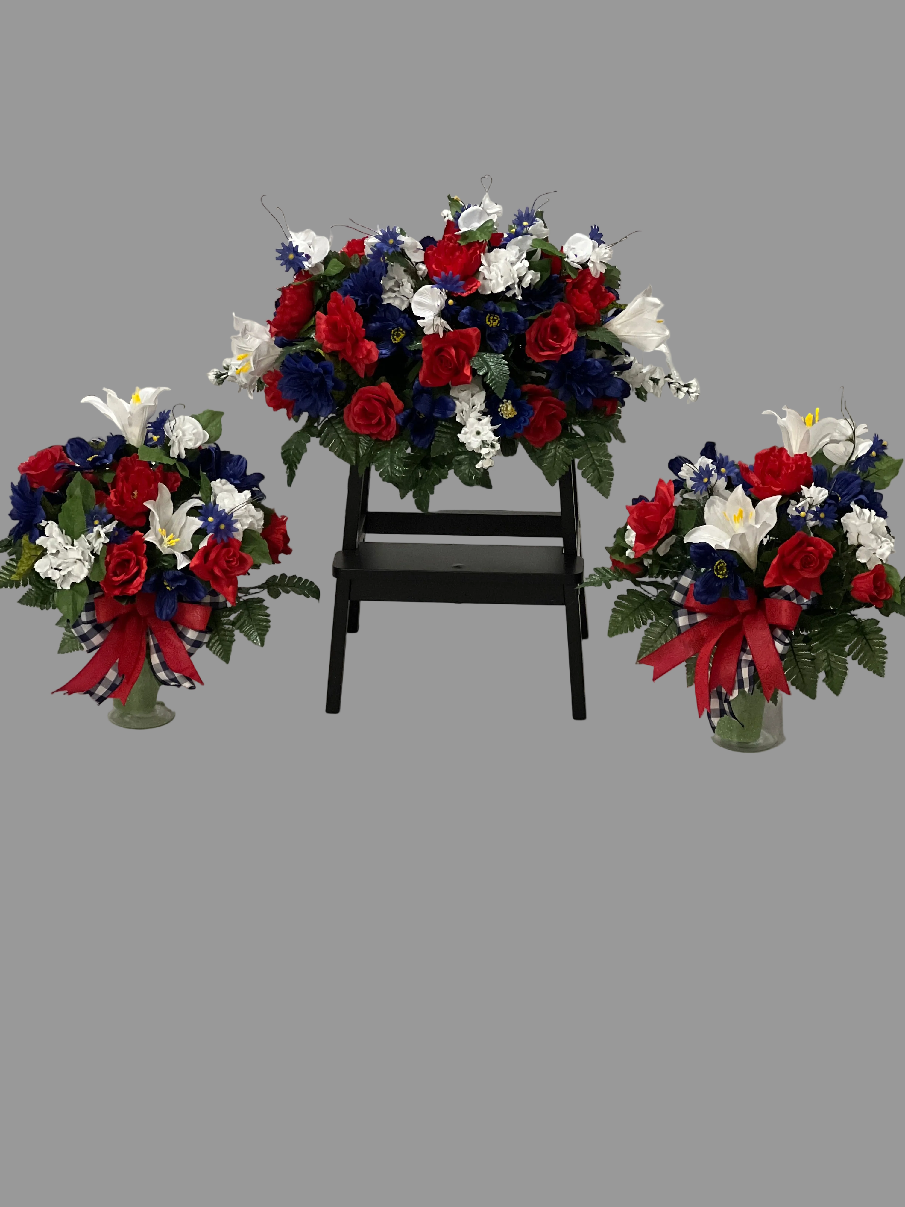 Patriotic stone topper and 2 vase inserts.